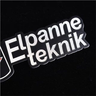 Logoplater i metall
