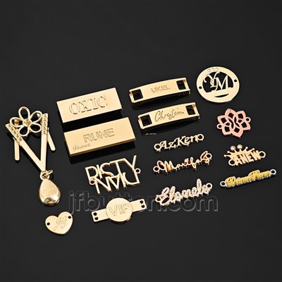 Logoplater i sinklegering for veske